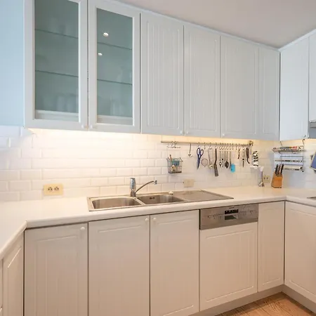 Spacious 9-guest Apartment *