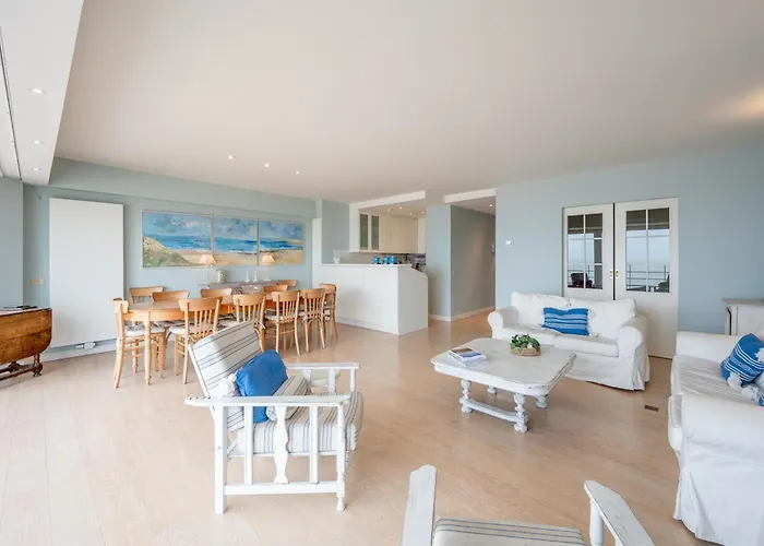 Spacious 9-guest Apartment Knokke-Heist